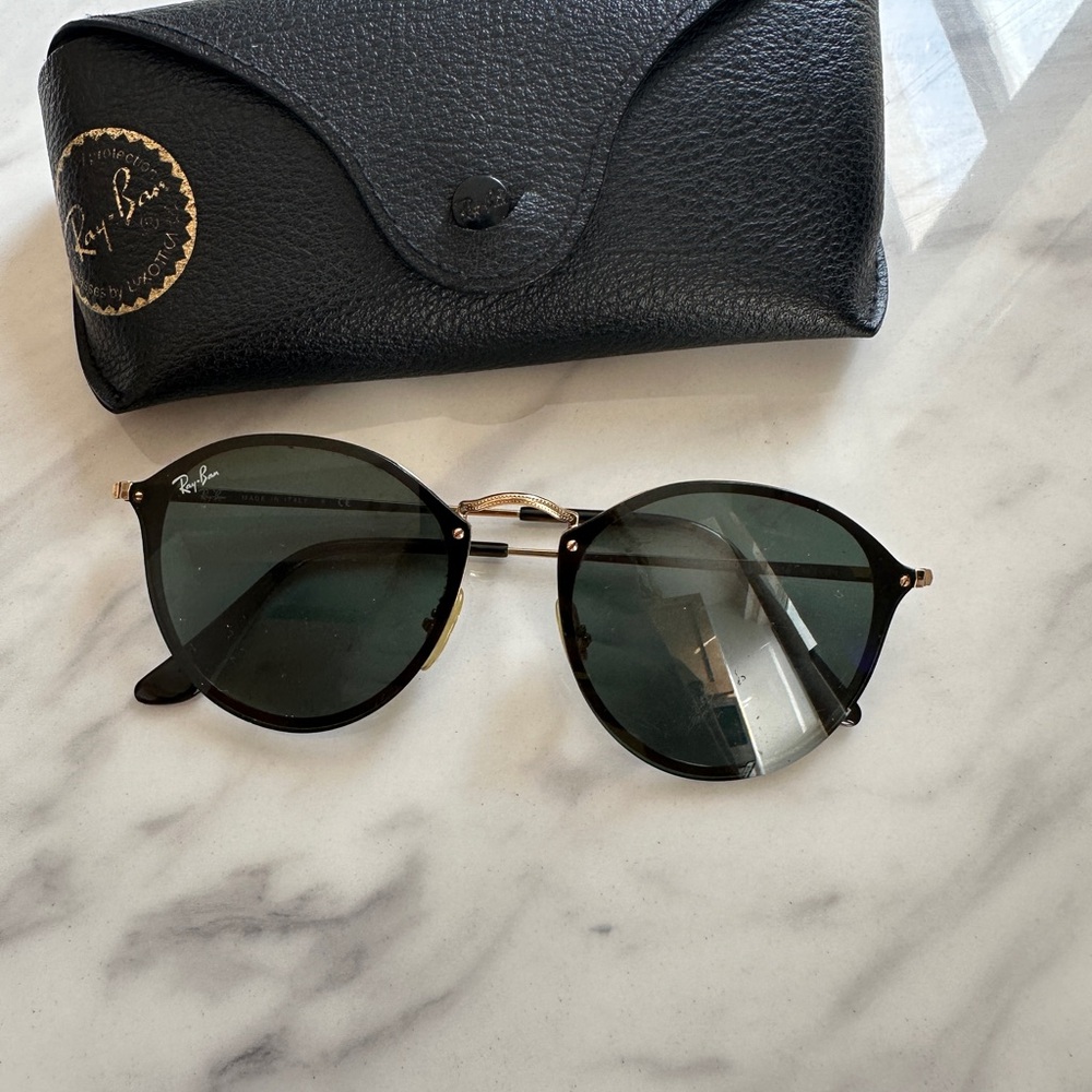 Ray-Ban Black and Gold Round Sunglasses